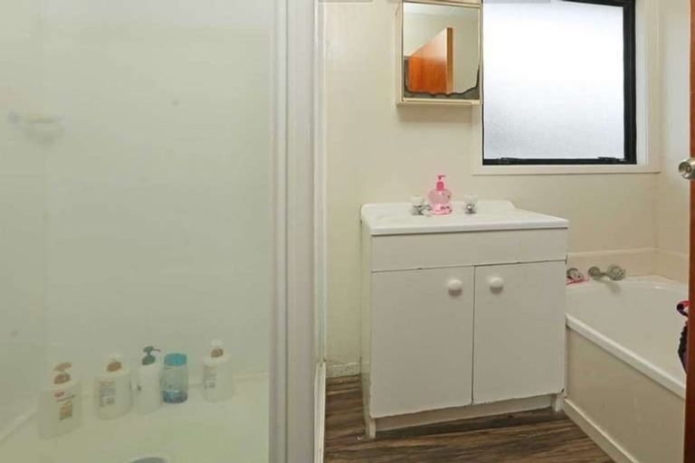 Photo of property in 4 Landsdale Place, Massey, Auckland, 0614