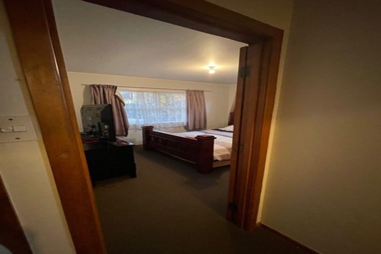 Photo of property in 33 Mackenzie Street, Te Atatu South, Auckland, 0610