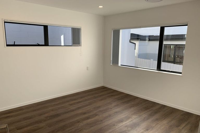 Photo of property in 40b Spencer Road, Pinehill, Auckland, 0632