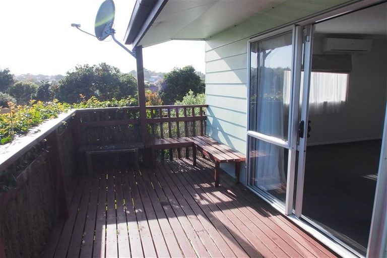 Photo of property in 8 Katrina Place, Massey, Auckland, 0614