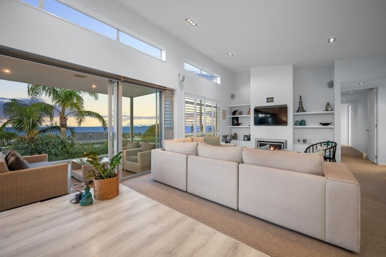Photo of property in 12a Eastcliffe Road, Castor Bay, Auckland, 0620