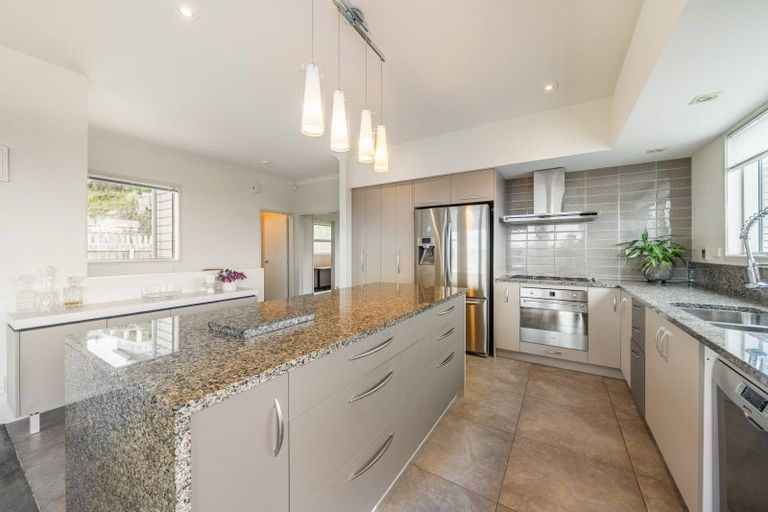 Photo of property in 10 Hollyford Place, Aotea, Porirua, 5024