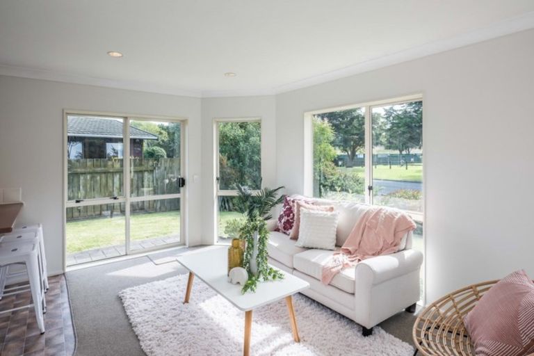 Photo of property in 73 Park Avenue, Waikanae, 5036