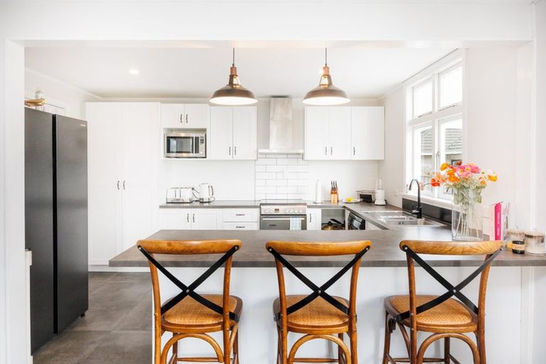 Photo of property in 12 Rata Street, Roslyn, Palmerston North, 4414