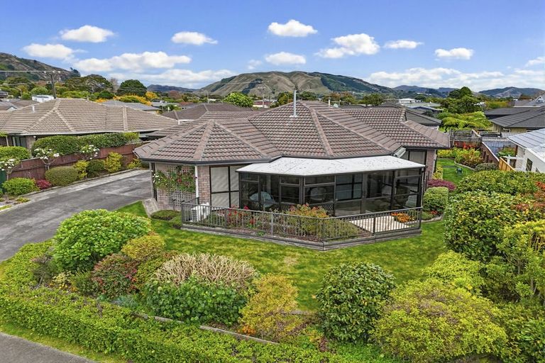Photo of property in 4 Cranbrook Grove, Waikanae, 5036
