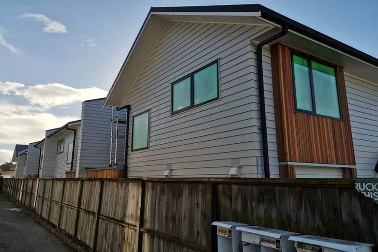 Photo of property in 10 Frankmoore Avenue, Johnsonville, Wellington, 6037