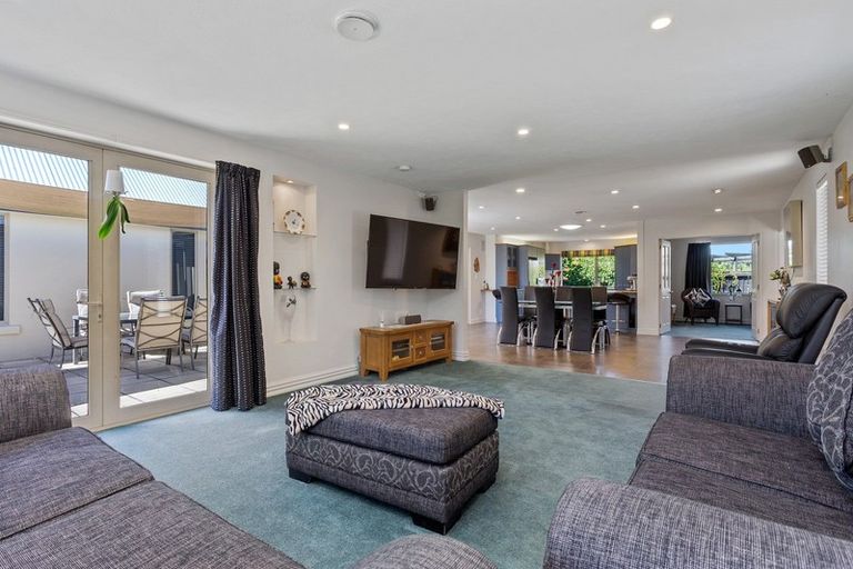 Photo of property in 22 Melford Close, Rangiora, 7400