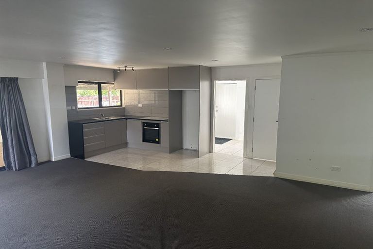 Photo of property in 12 Miller Road, Mangere Bridge, Auckland, 2022