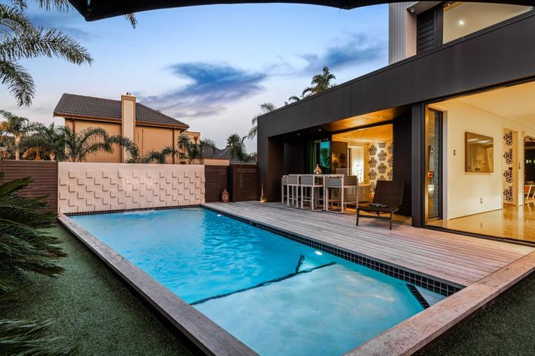 Photo of property in 3 Mansion Court, West Harbour, Auckland, 0618