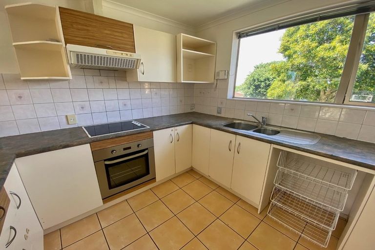 Photo of property in 8 Piriti Place, Weymouth, Auckland, 2103