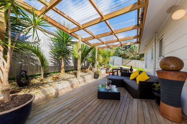 Photo of property in 18 Garton Drive, Massey, Auckland, 0614