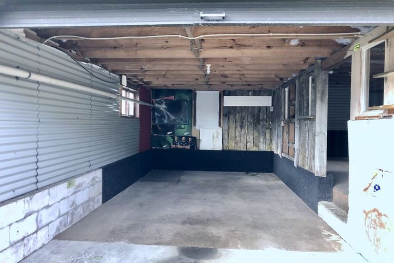 Photo of property in 2/123 Lynn Road, Bayview, Auckland, 0629