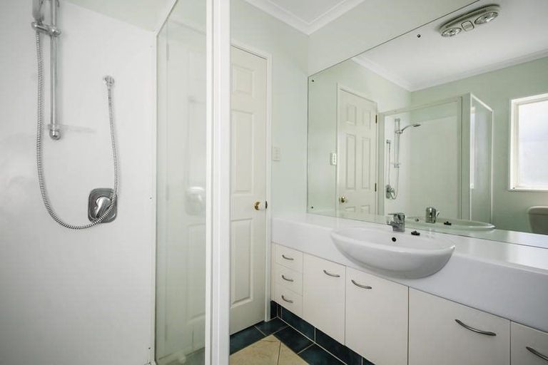 Photo of property in 4 Delmont Close, East Tamaki Heights, Auckland, 2016