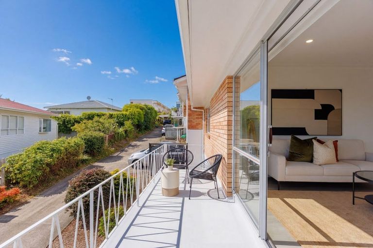 Photo of property in 1/15 Zion Road, Birkenhead, Auckland, 0626