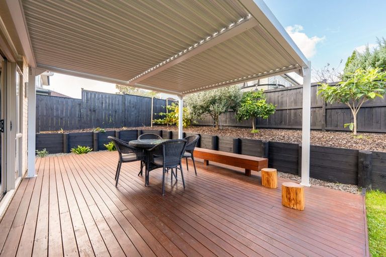 Photo of property in 11 Kouras Place, Flat Bush, Auckland, 2016