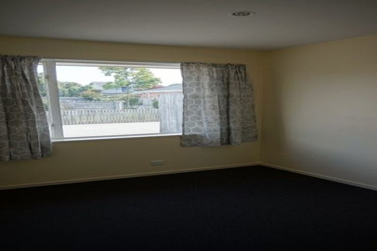 Photo of property in 2/80 Middlepark Road, Sockburn, Christchurch, 8042