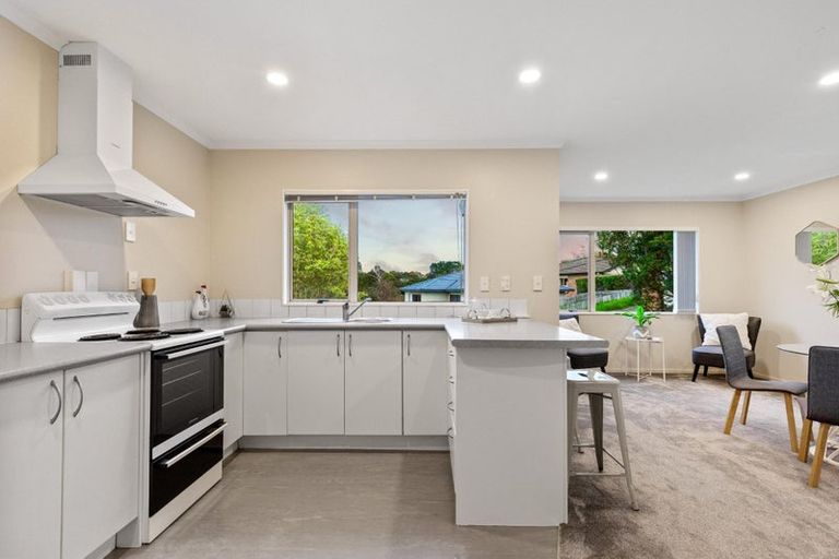 Photo of property in 20 Quincey Place, Massey, Auckland, 0614