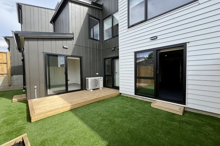 Photo of property in 98d Royal Road, Massey, Auckland, 0614