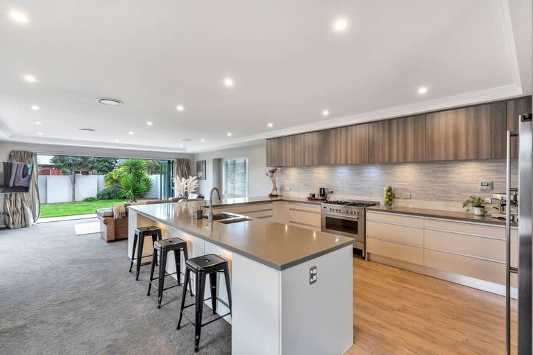 Photo of property in 27 Foresters Crescent, Parklands, Christchurch, 8083