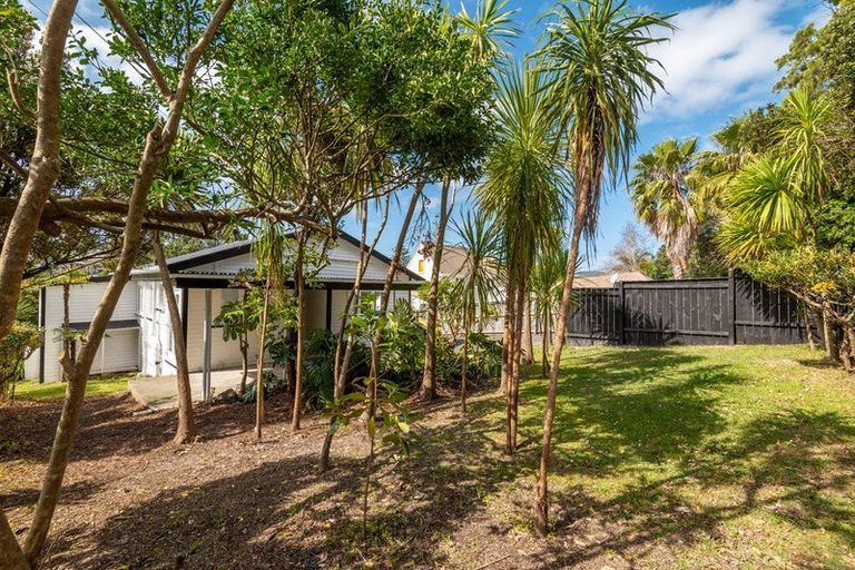 Photo of property in 5 Lyons Avenue, Murrays Bay, Auckland, 0630