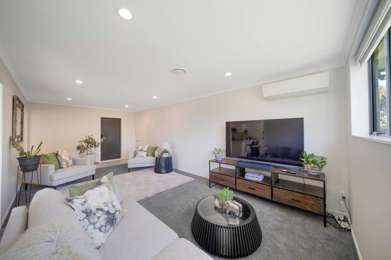 Photo of property in 17 Morewa Place, Takanini, 2112