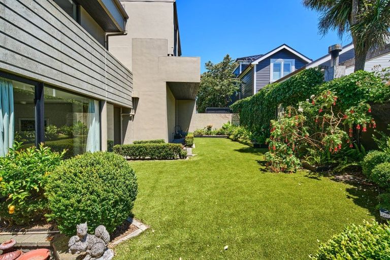 Photo of property in Highwic, 32u5 Hobson Street, Thorndon, Wellington, 6011