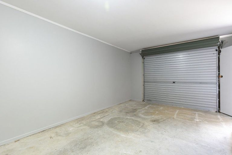 Photo of property in 5 Burdendale Grove, Churton Park, Wellington, 6037