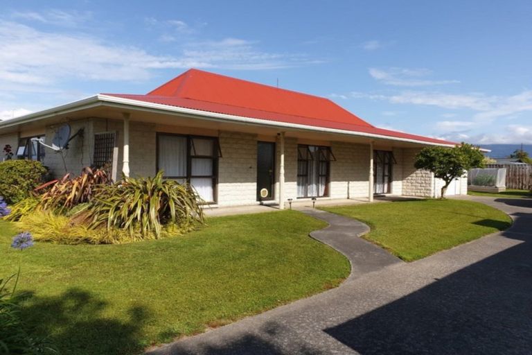 Photo of property in 64 Henley Street, Westport, 7825