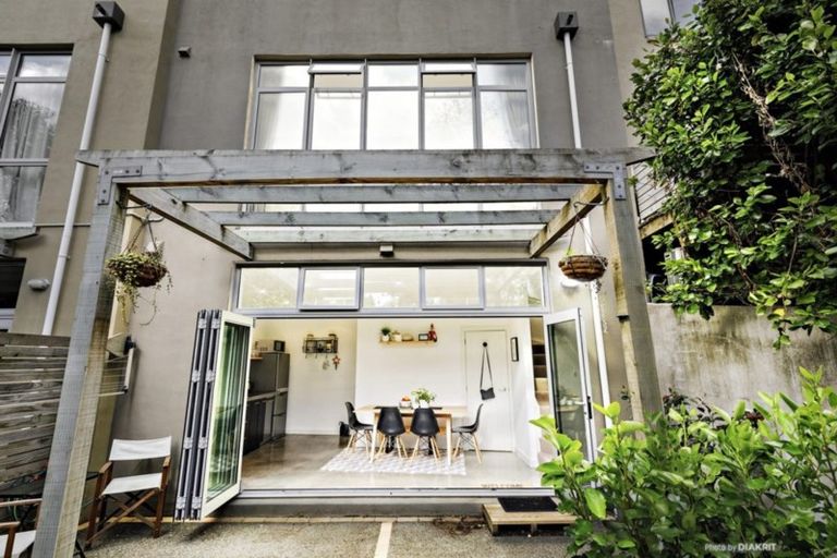 Photo of property in 59u6 Mortimer Terrace, Brooklyn, Wellington, 6021