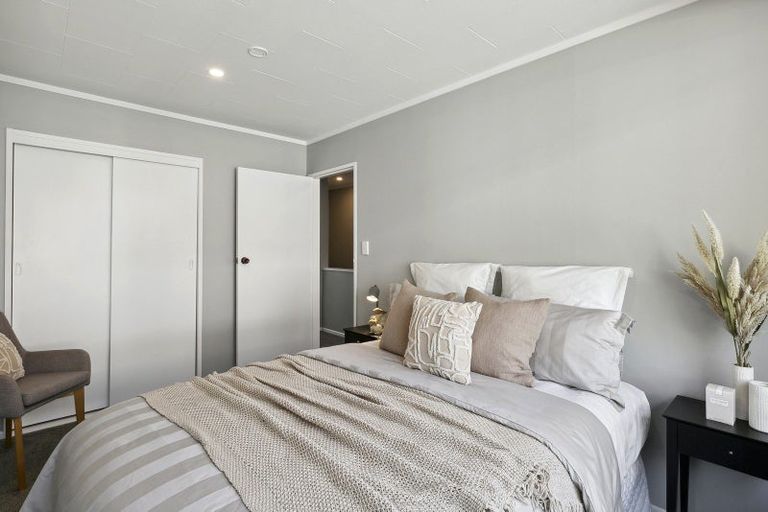 Photo of property in 5 Burdendale Grove, Churton Park, Wellington, 6037