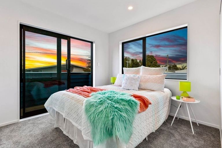 Photo of property in 67b Tiroroa Avenue, Te Atatu South, Auckland, 0610
