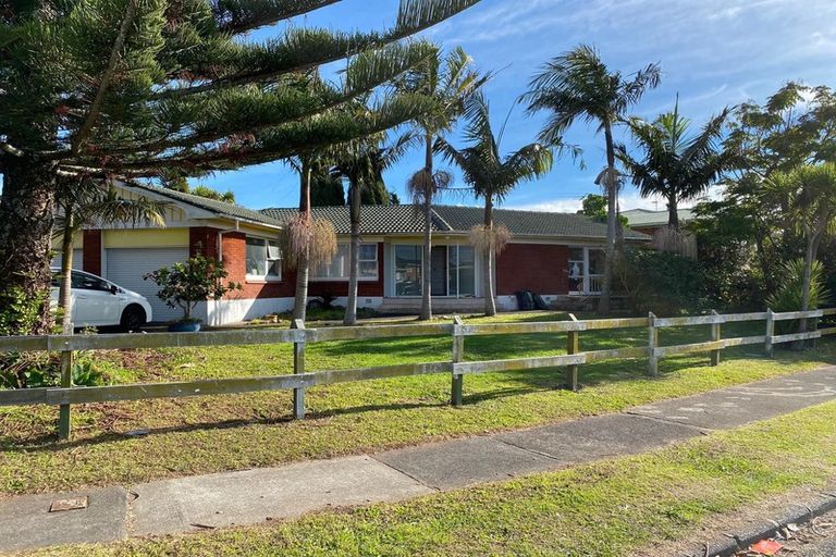 Photo of property in 1 Hooker Place, Papatoetoe, Auckland, 2025