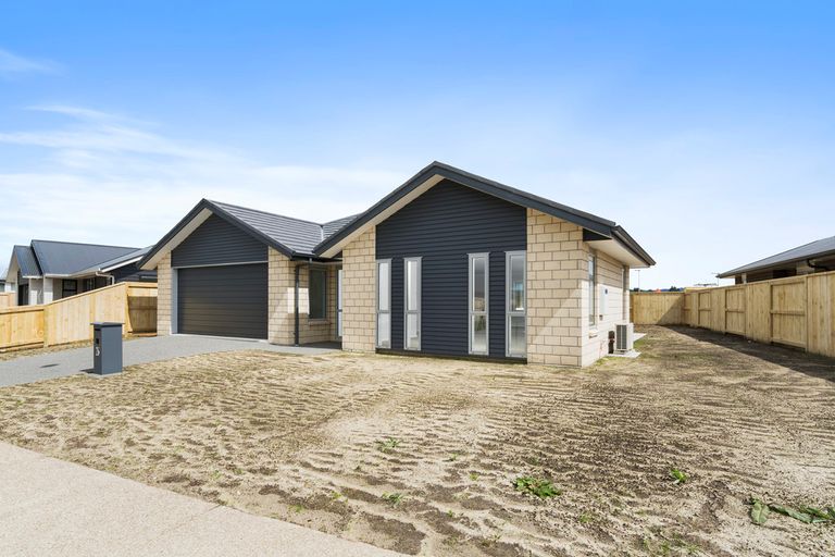 Photo of property in 26 Kahuparere Crescent, Pyes Pa, Tauranga, 3112