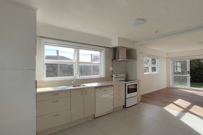 Photo of property in 34 Kohekohe Street, New Lynn, Auckland, 0600
