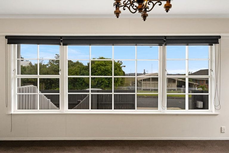 Photo of property in 33b Gill Avenue, Te Atatu Peninsula, Auckland, 0610