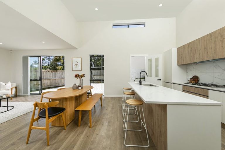 Photo of property in 1 Mcindoe Road, Kumeu, 0810