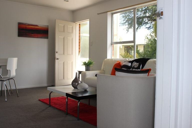 Photo of property in 2/23 Tahi Terrace, Glen Eden, Auckland, 0602