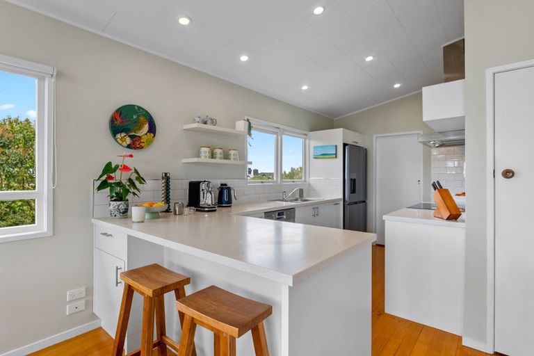 Photo of property in 21a Forrest Hill Road, Milford, Auckland, 0620