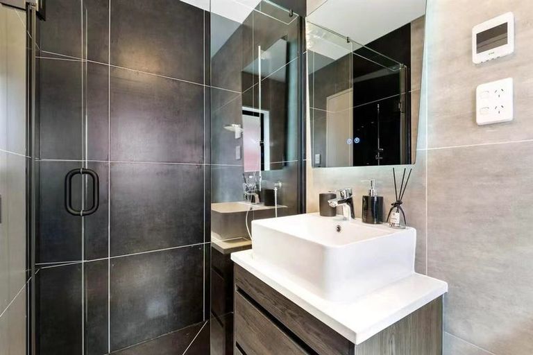 Photo of property in 5 Ocean Breeze Avenue, Hobsonville, Auckland, 0616