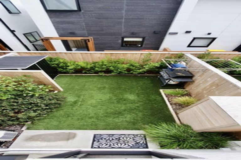 Photo of property in 7/22 Yeovil Road, Te Atatu Peninsula, Auckland, 0610