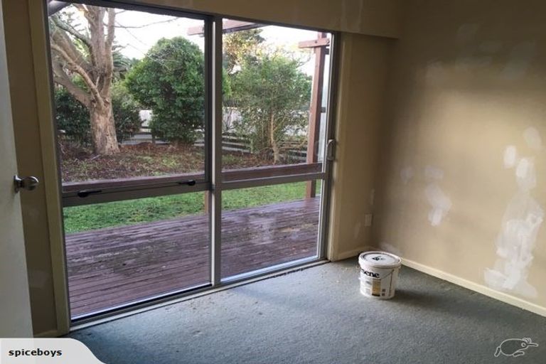 Photo of property in 24 Justin Place, Te Atatu Peninsula, Auckland, 0610