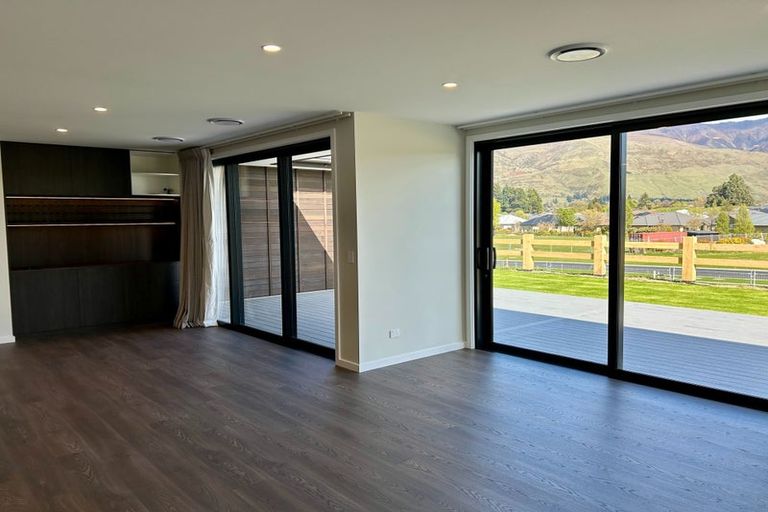 Photo of property in 15 Mason Street, Wanaka, 9305