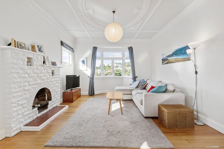 Photo of property in 54b Severn Street, Island Bay, Wellington, 6023