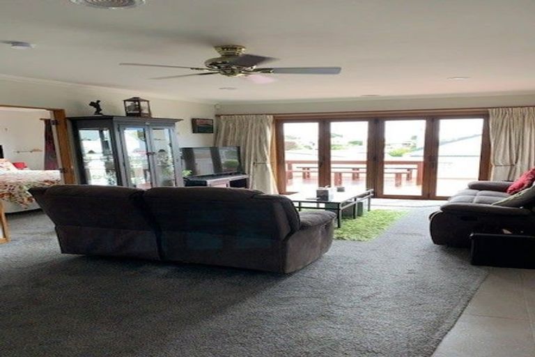 Photo of property in 117 Seaview Road, Paraparaumu Beach, Paraparaumu, 5032
