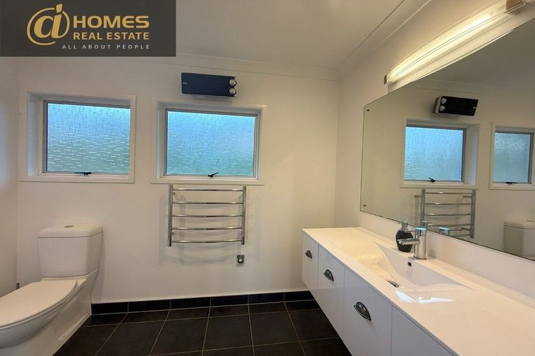 Photo of property in 7 Beeche Place, Birkdale, Auckland, 0626