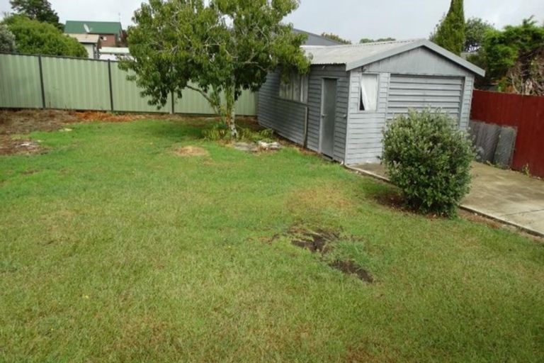 Photo of property in 2 Geordie Street, Henderson, Auckland, 0612