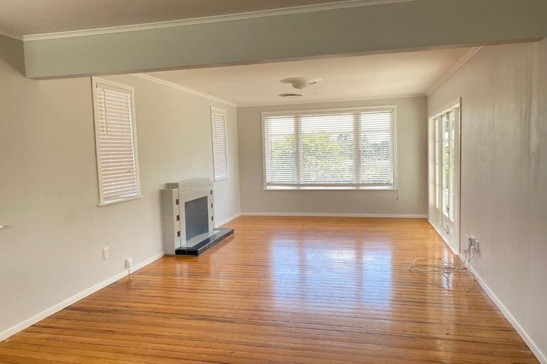 Photo of property in 20 Taipari Road, Te Atatu Peninsula, Auckland, 0610