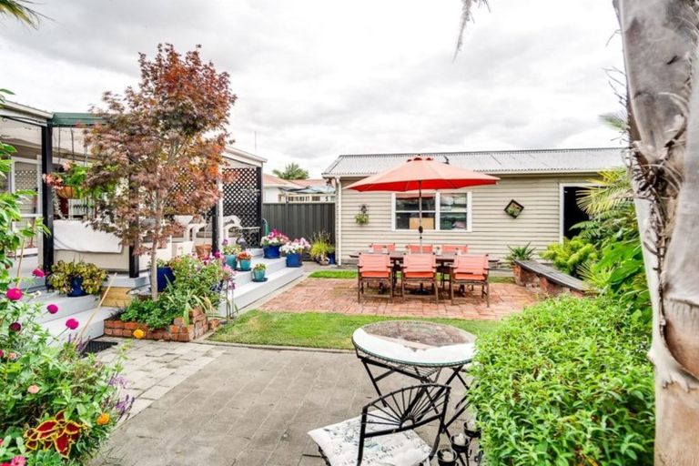 Photo of property in 3 Nikau Street, Taradale, Napier, 4112