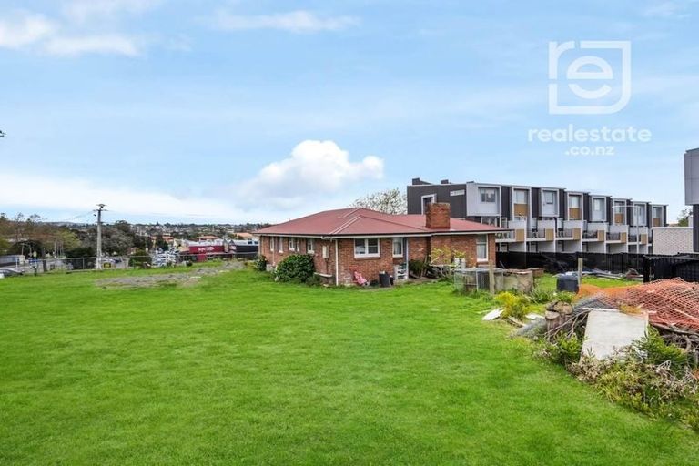 Photo of property in 40 Rankin Avenue, New Lynn, Auckland, 0600