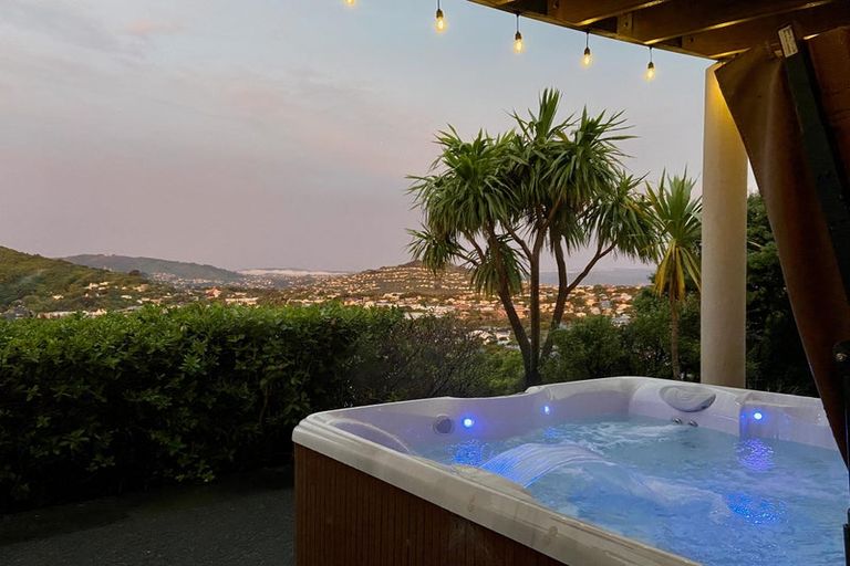 Photo of property in 9 Caughley Grove, Karori, Wellington, 6012